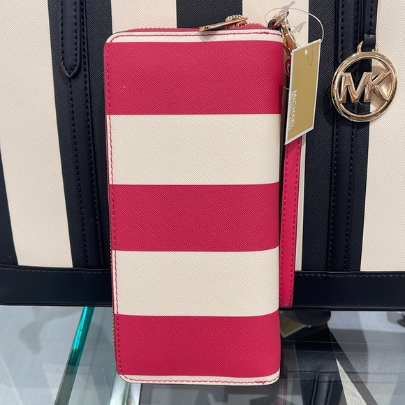 MICHAEL KORS JST
Leather Continental Wristlet Phone Case Wallet
NWT - Picture 5 of 16